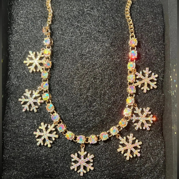 BETSEY JOHNSON Christmas Holiday Snowflake Crystal Earrings & Necklace NEW NWT - Picture 6 of 11